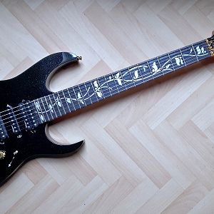 Ibanez RG752GK with a H-S-H pick-up configuration